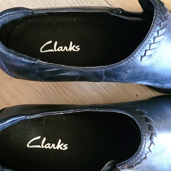 CLARKS LEATHER 2" Heels, Slip-on, Super comfortable, size 10 Walking Shoes - Picture 2 of 7